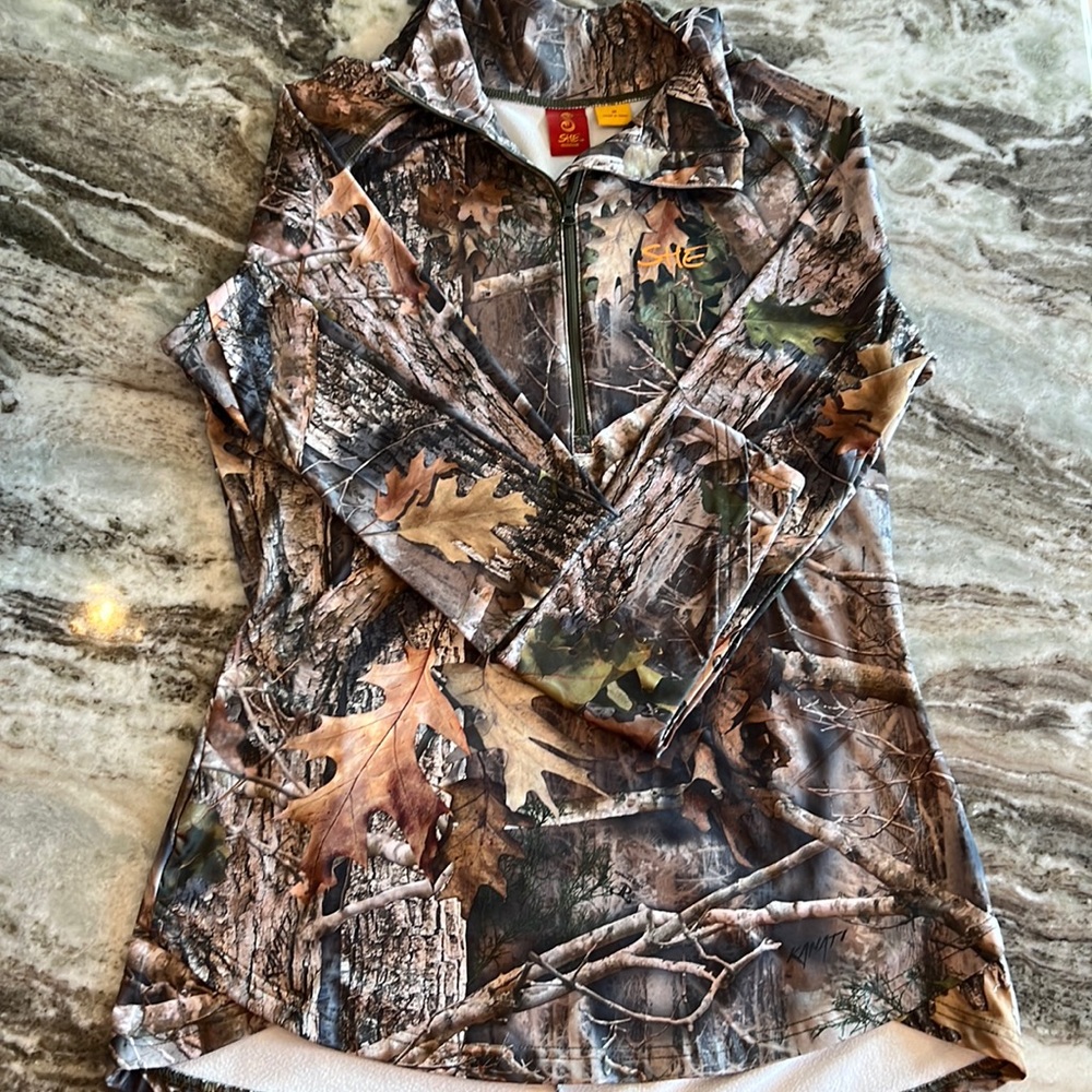 Women’s medium She outdoor camo quarter zip pullover
